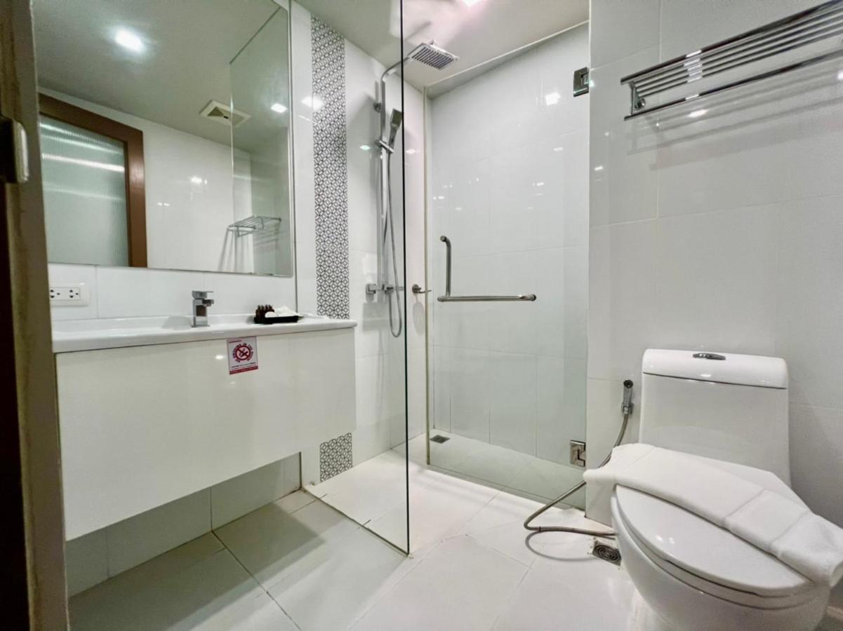 Centro One Patong Hotel Bagian luar foto